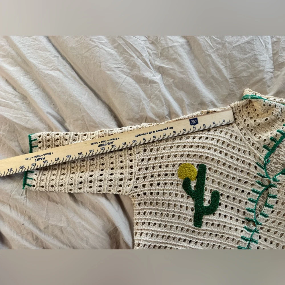 BiBi Edge Stitched Cactus
Patch Sweater  crochet southwestern medium - Picture 8 of 14